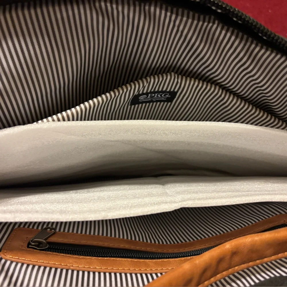 MENS PKG RICHMOND 10L BRIEFCASE BAG NWOT UNISEX PRIMARY COLLN TORONTO CANADA